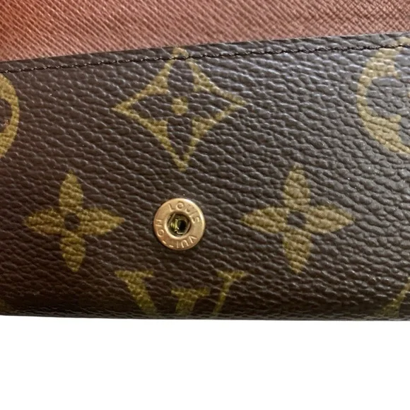 Authentic Louis Vuitton Monogram Key Holder - Picture 5 of 14